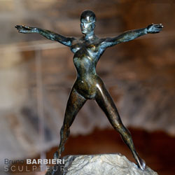 Sculpture de Bruno Barbierie Powerwoman