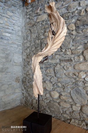Grande flamme aux nymphes : sculpture bois et bronze, 200 cm x 50 cm, 2017